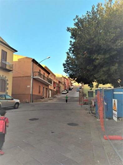 Casa con 8 locali in vendita in Ittiri