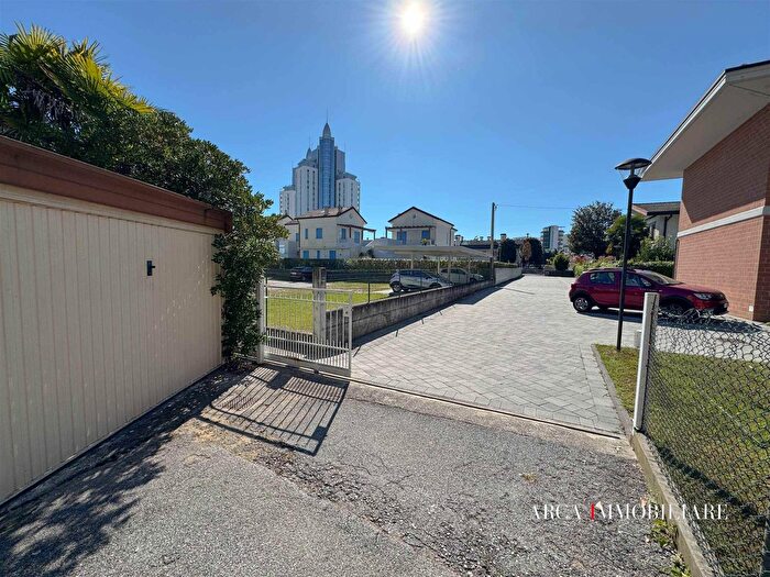 Casa quadrilocale in vendita in Via Mameli, Jesolo