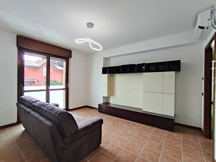 Appartamento trilocale in affitto in Via Vincenzo Gioberti, Parco Castello, Legnano