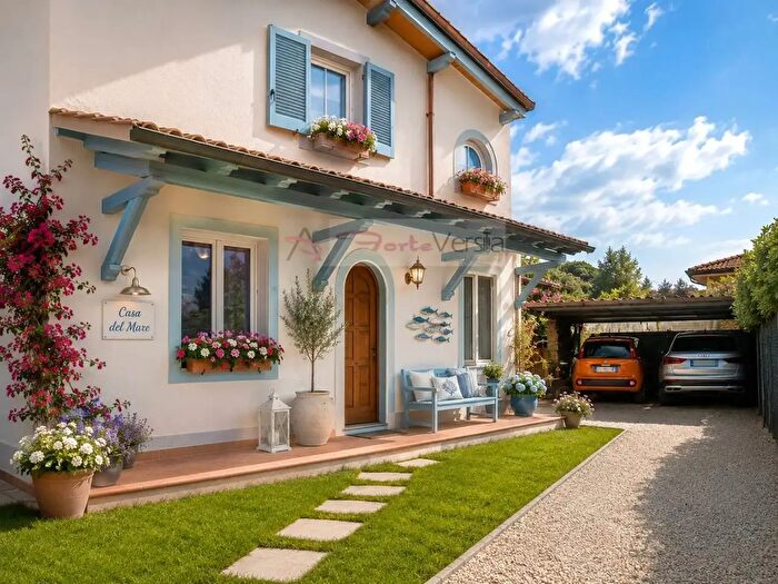 Casa con 5 locali in vendita in Via Enrico Pea, Forte Dei Marmi