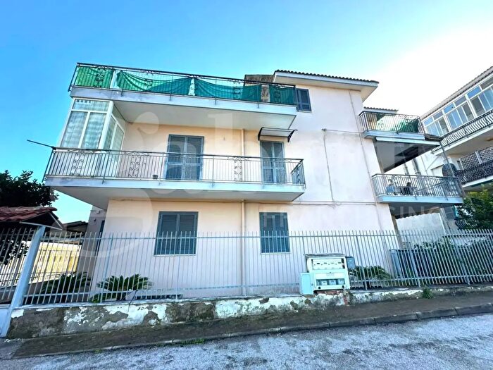 Appartamento trilocale in vendita in Via Pino Amato, Arzano