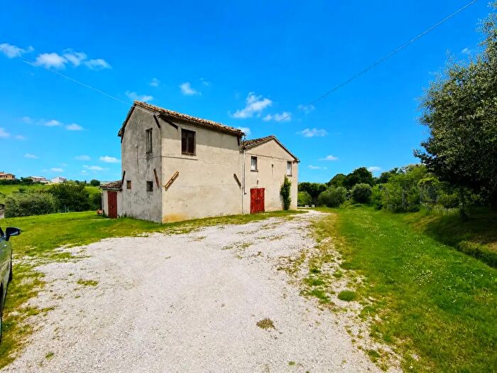 Appartamento con 6 locali in vendita in Via Santa Caterina, Staffolo