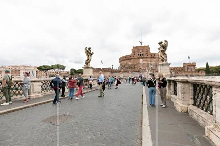 Appartamento trilocale in vendita in Via Paola, Roma