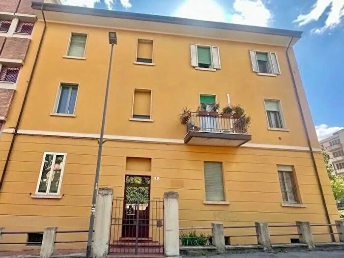 Appartamento trilocale in vendita in Via dello Spalto, Bologna