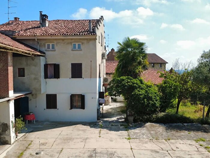 Casa con 8 locali in vendita in Strada San Giorgio, Casale Monferrato
