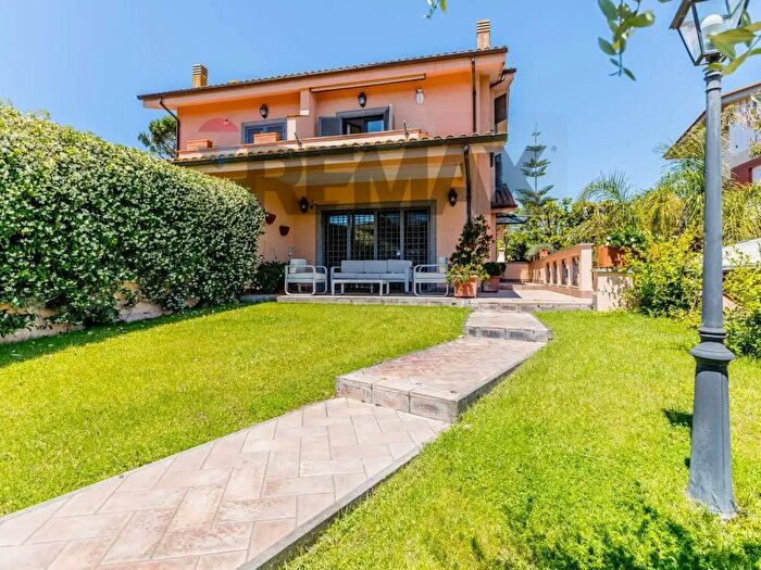 Casa con 7 locali in vendita in Via Marina di Sorso, Fiumicino
