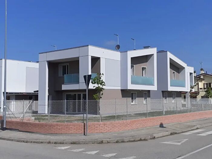 Casa quadrilocale in vendita in Castel Maggiore