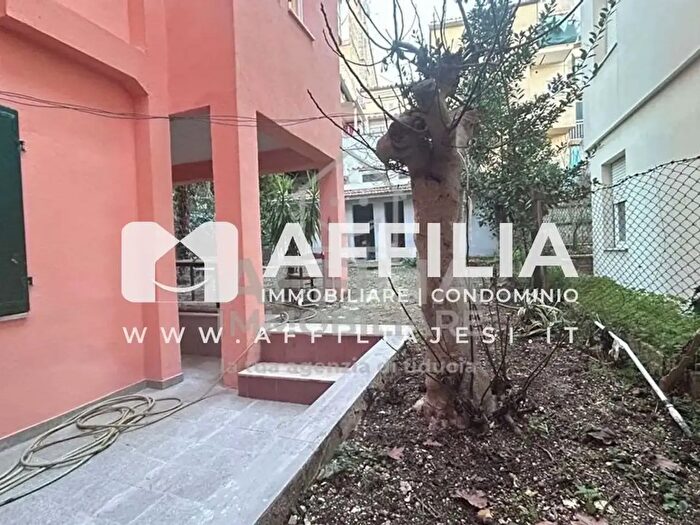 Appartamento quadrilocale in vendita in Viale della Vittoria, Jesi