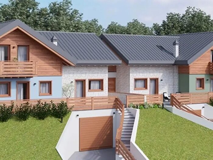 Appartamento trilocale in vendita in Via della Ferrovia, Roana