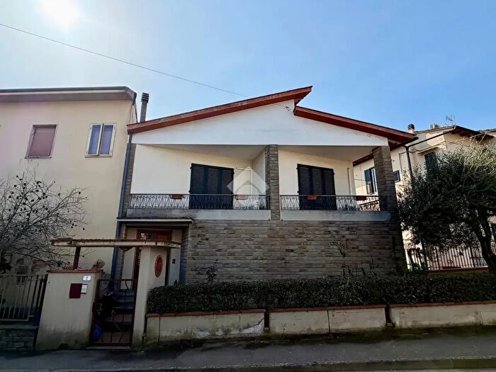 Casa con 5 locali in vendita in Via Matteotti, Signa