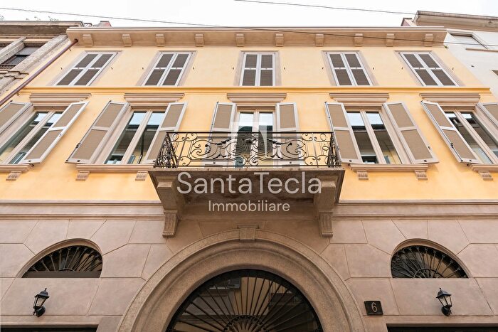 Appartamento trilocale in affitto in Via dei Piatti, Milano