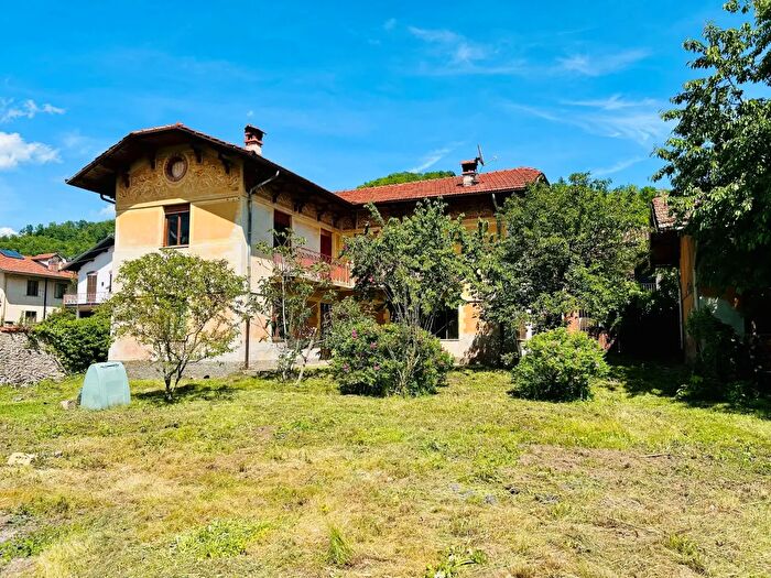 Casa con 7 locali in vendita in Via Regina Margherita, Garessio