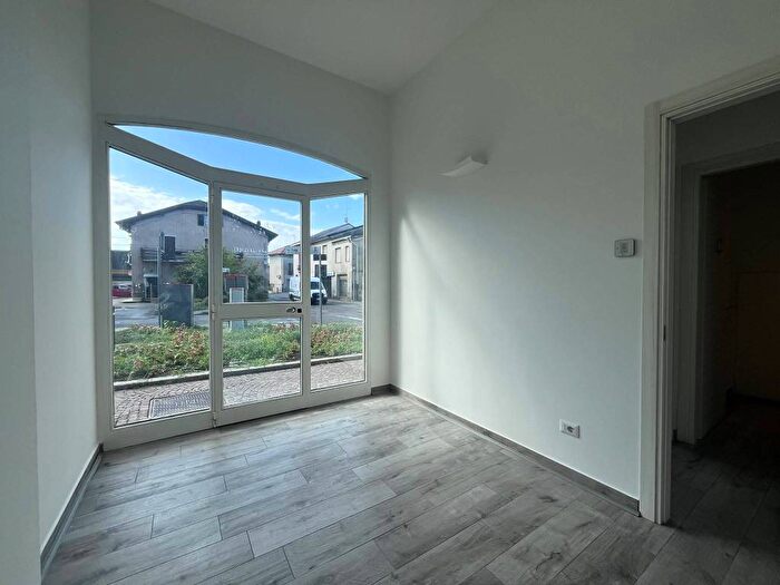 Casa trilocale in affitto in Via Luigi Cadorna, Centro, Mariano Comense
