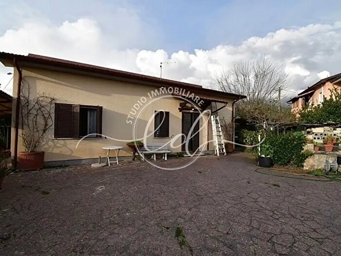 Casa con 5 locali in vendita in Pietrasanta