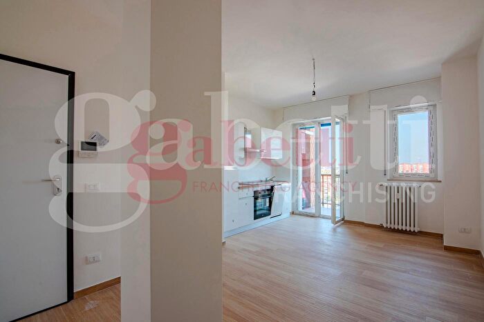 Appartamento quadrilocale in vendita in Via Balsamo Crivelli, Milano