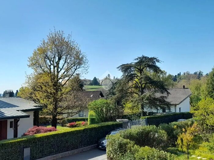 Appartamento quadrilocale in vendita in Via Mandresca, Inverigo