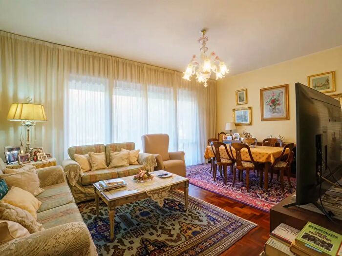 Appartamento con 5 locali in vendita in Montecatini Terme