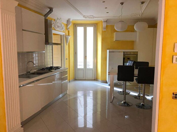 Appartamento quadrilocale in affitto in Via Albuzzi, Centro, Varese