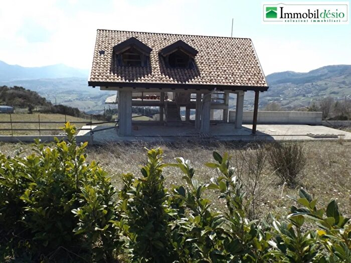 Casa con 6 locali in vendita in Contrada Montocchino Snc Potenza, Potenza