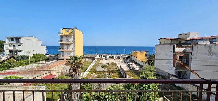 Appartamento con 5 locali in vendita in Via Regina Margherita, Santa Teresa Di Riva