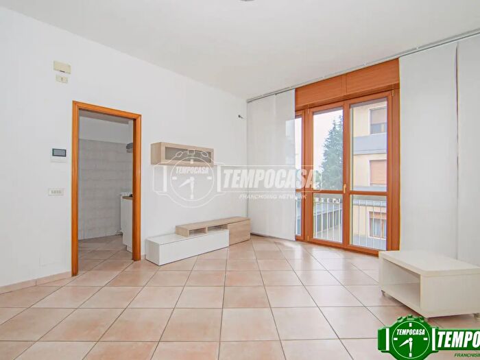 Appartamento trilocale in vendita in Via Luigi Barbieri, Voghera