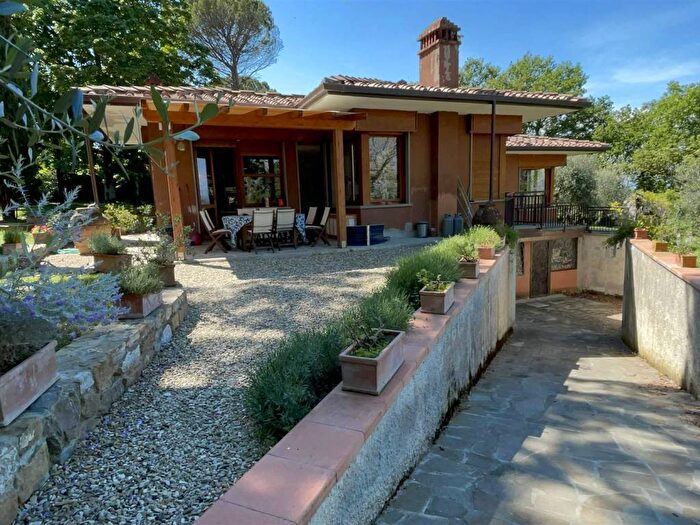 Casa con 6 locali in affitto in Via Beata Umiliana, Due Strade San Gaggio, Firenze