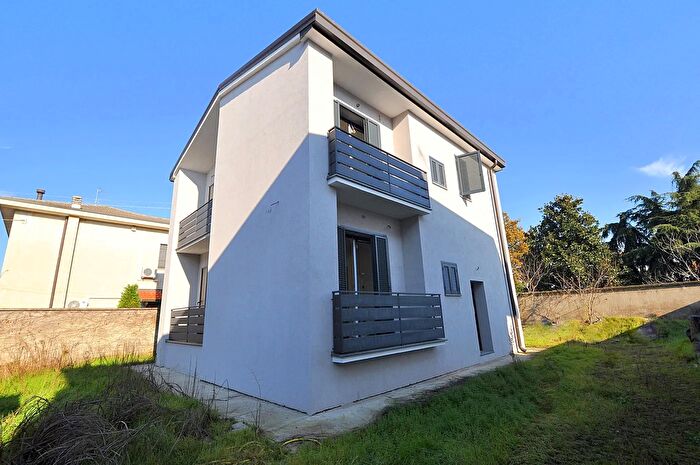 Casa con 5 locali in vendita in Via Villoresi, Inveruno