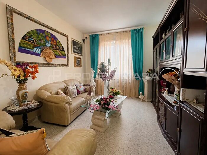 Appartamento con 5 locali in vendita in Via Giosuè Carducci, Maglie