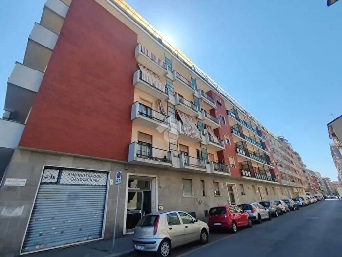 Appartamento trilocale in vendita in Via Roccavione, Torino
