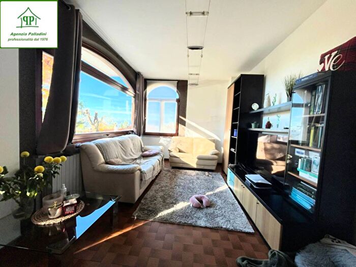 Appartamento trilocale in affitto in Viale Europa, Bosto, Varese