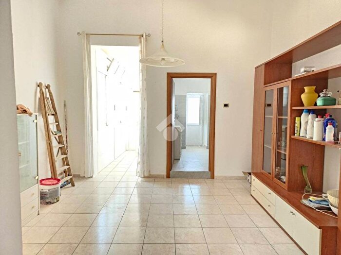 Appartamento bilocale in affitto in Via Leonida, Tre Carrare, Taranto