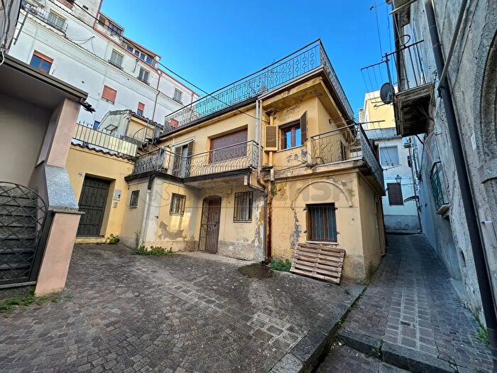 Casa trilocale in vendita in Vicolo II Catalano, Catanzaro