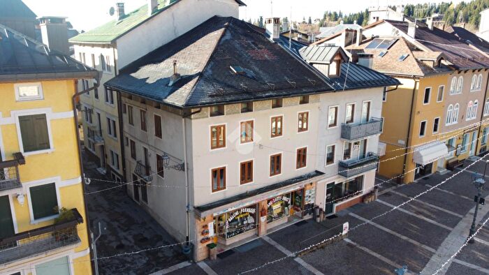 Appartamento con 8 locali in vendita in Piazza Italia, Gallio