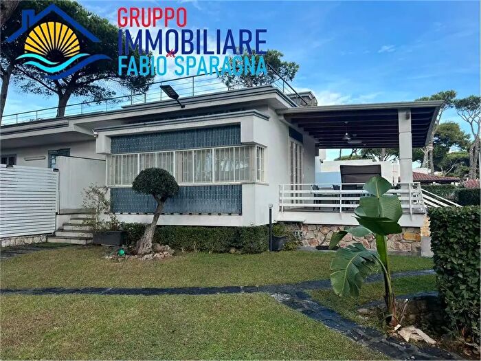 Casa con 7 locali in vendita in Via del Roveto, Sessa Aurunca