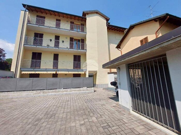 Appartamento trilocale in affitto in Via della Chiesa, Centro, Gessate