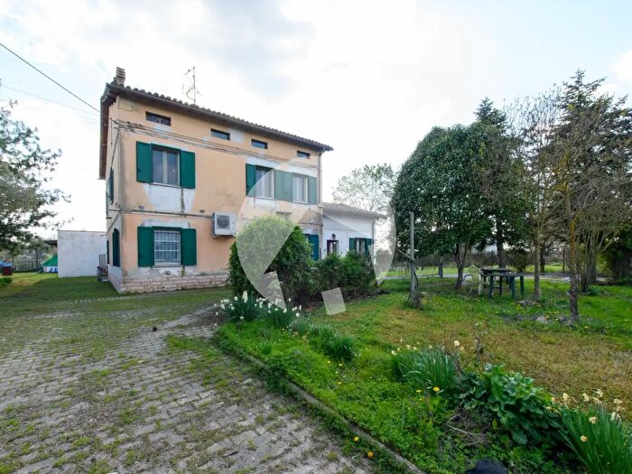 Casa con 9 locali in vendita in Via Rovertella, Rio Saliceto