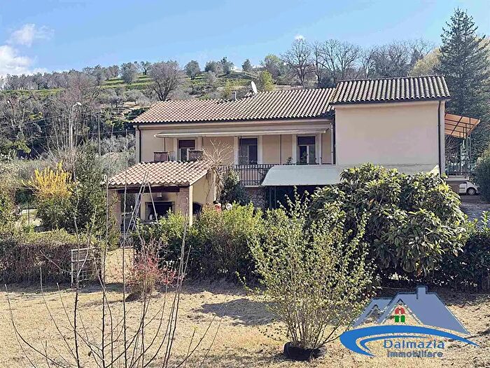 Casa con 10 locali in vendita in Terni