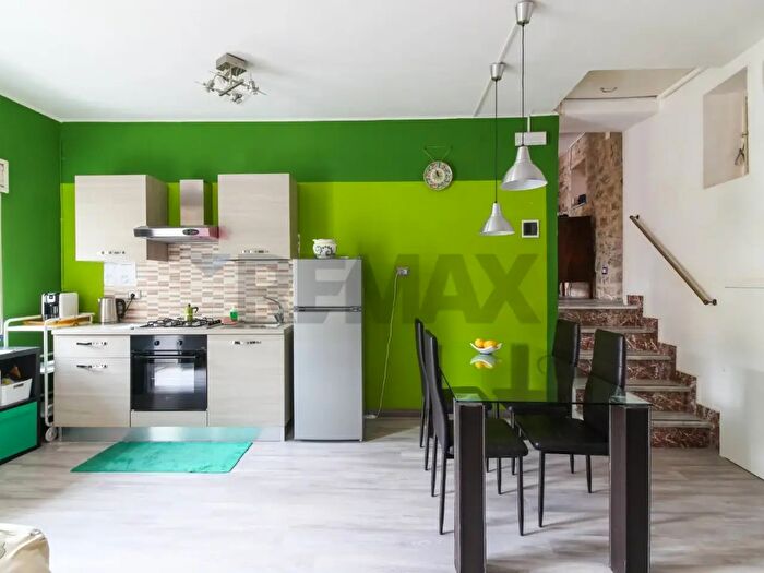 Casa con 11 locali in vendita in Via Fratelli Bruno, Piazza Armerina