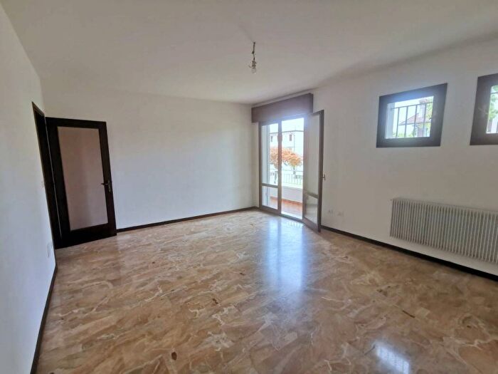 Casa con 5 locali in affitto in Via Oberdan, Centro, Mestrino