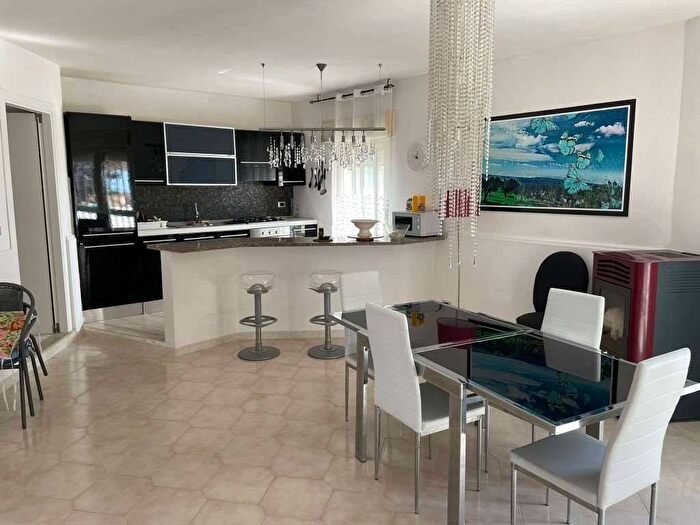 Appartamento con 6 locali in affitto in Plemmirio, Siracusa