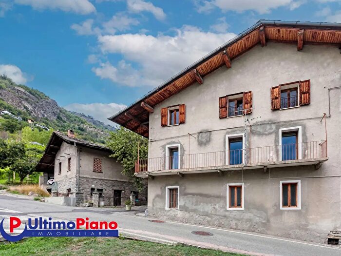 Appartamento con 6 locali in vendita in Frazione Les Angelin, Sarre