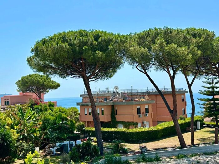 Appartamento quadrilocale in vendita in Via Vecchia San Gennaro, Pozzuoli