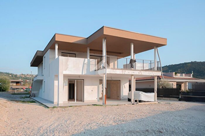 Casa trilocale in vendita in Via Nereo Maffezzoli, Garda