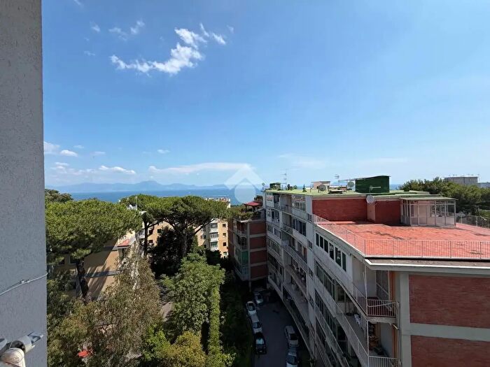 Appartamento con 5 locali in vendita in Via Belsito, Napoli