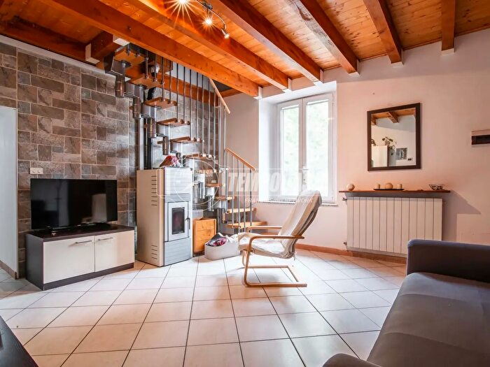 Appartamento quadrilocale in vendita in Piazza XXV Aprile, Gorla Minore