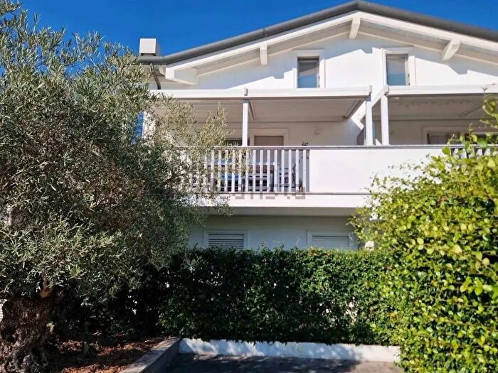 Appartamento trilocale in vendita in a I Maggio, Montignoso