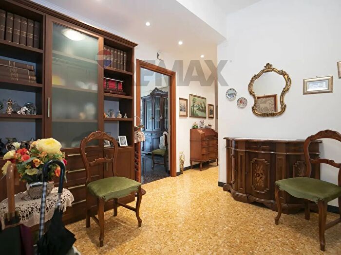 Appartamento con 5 locali in vendita in Via Emilia, Genova