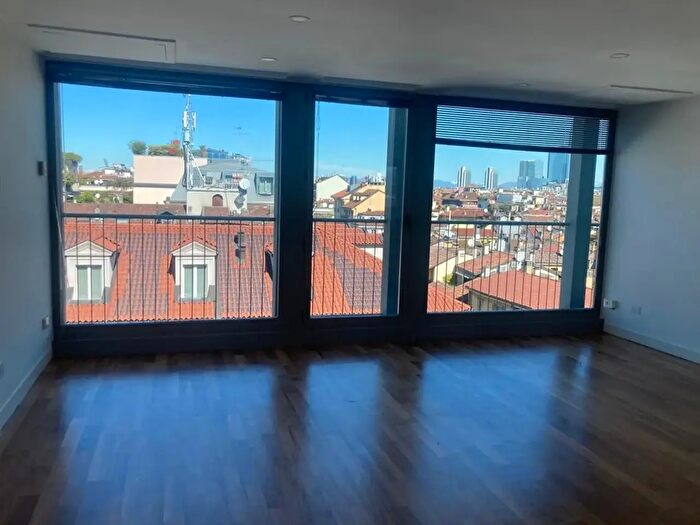 Appartamento trilocale in affitto in Via Arco, Milano