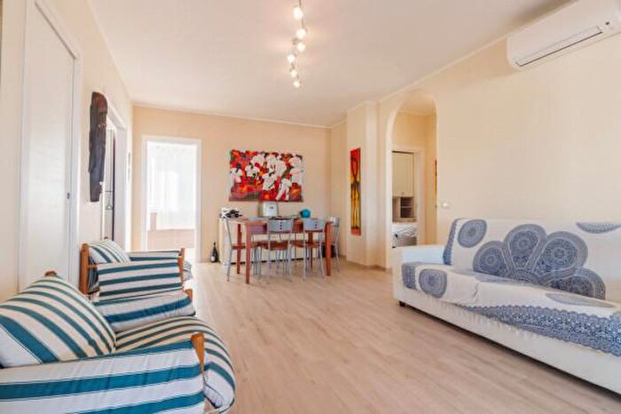 Appartamento trilocale in vendita in Viale Saturno, Lesina