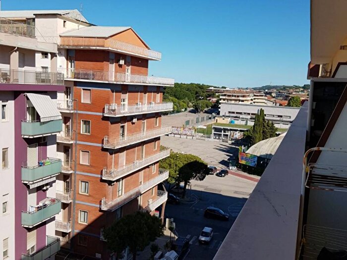 Appartamento trilocale in affitto in Via Benedetto Croce, Stadio Lungomare Colombo, Pescara